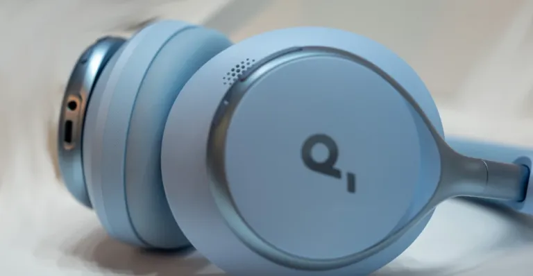 Anker Soundcore Space One - bleu gros plan